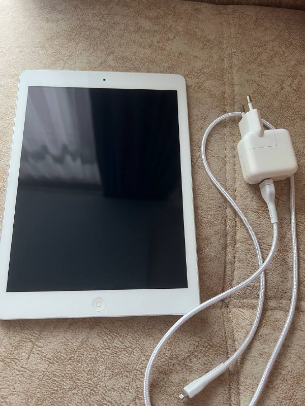 iPad Air 1 32 ГБ Wi-Fi + SIM с зарядкой 2