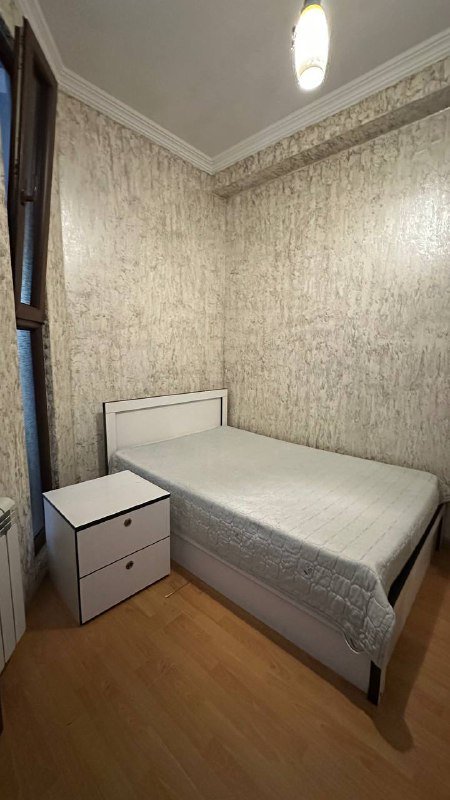 спальный гарнитур, деревянная однодверная витрина