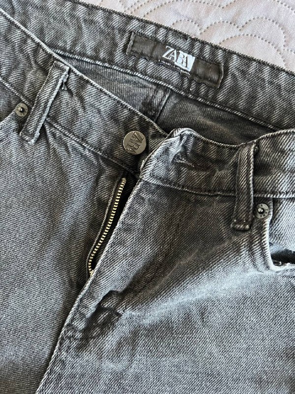 Черный классический пиджак Mango, Черные джинсы Zara, Оливковый комбинезон, Красное худи LC Waikiki, Nike Air ветровка 5