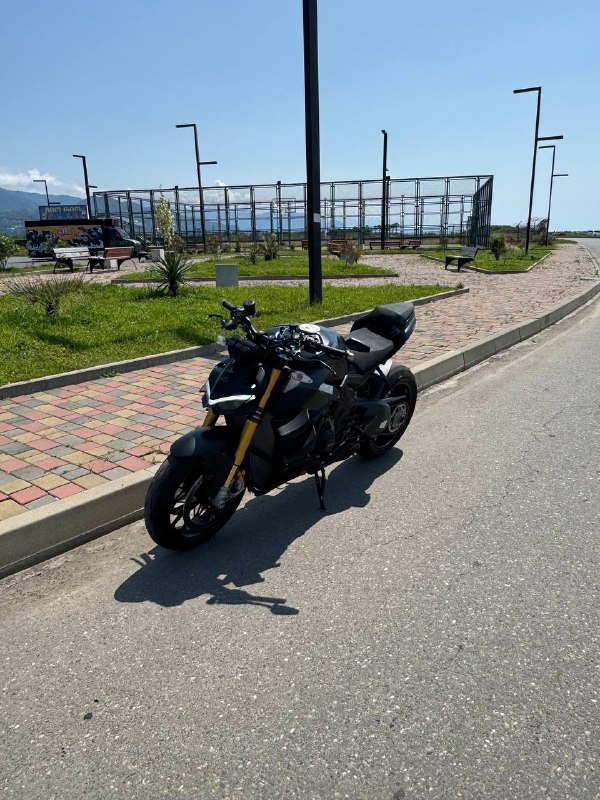 Ducati Streetfighter V4S 2022 7