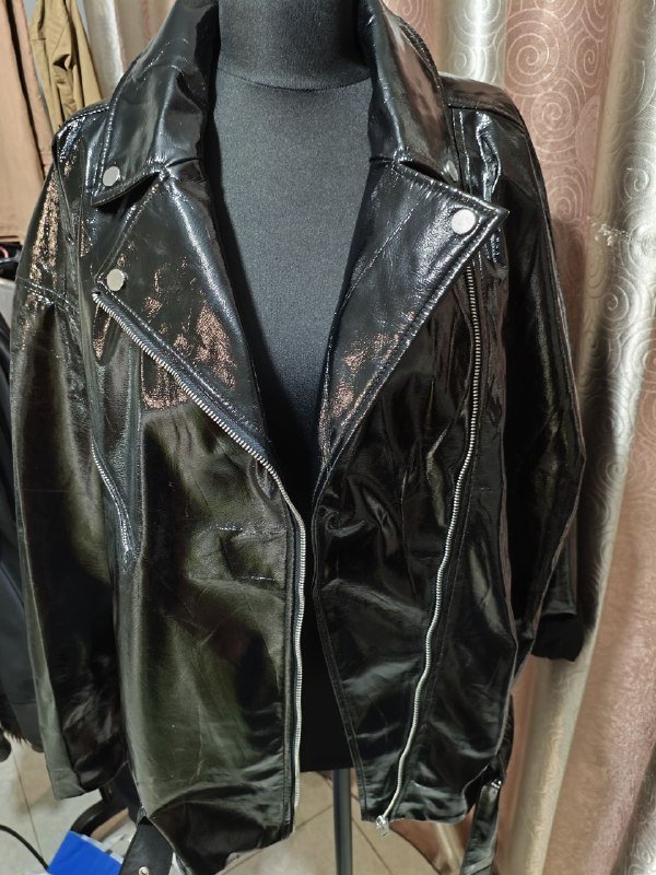 Женская черная глянцевая куртка размер L 6