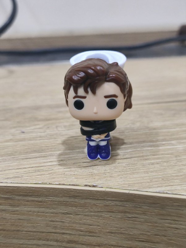 Фигурки Киндер Очень странные дела 8