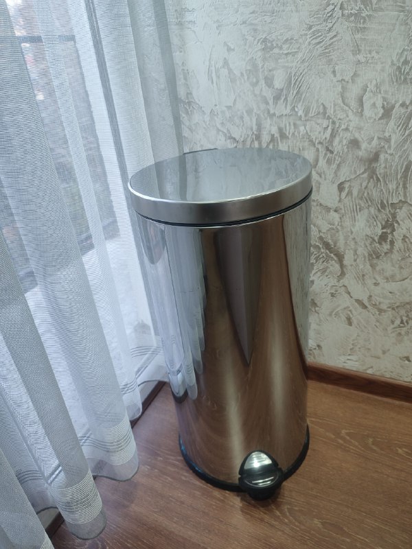 металлическая мусорка с педалью 62 см 3