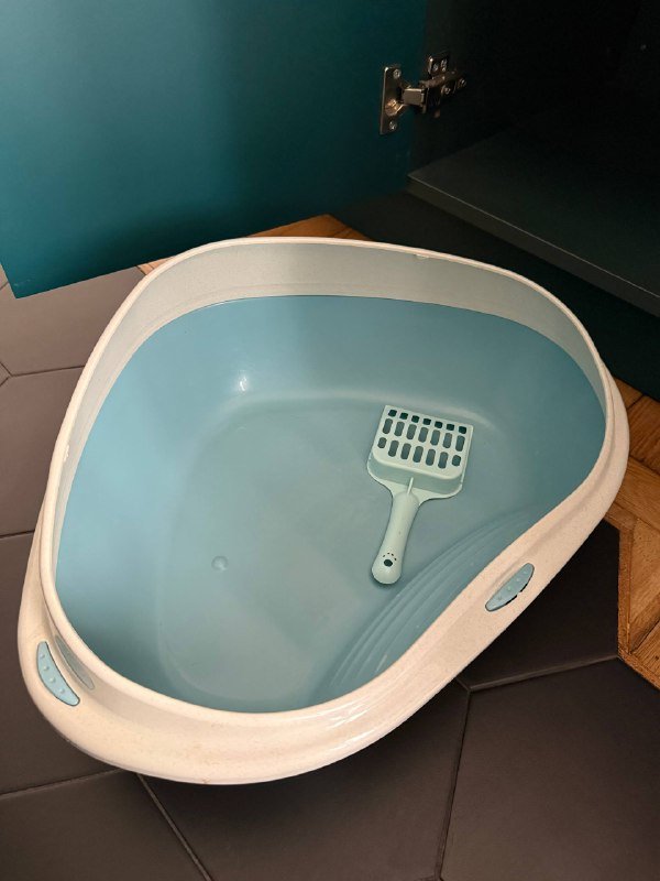 Кошачий лоток угловой