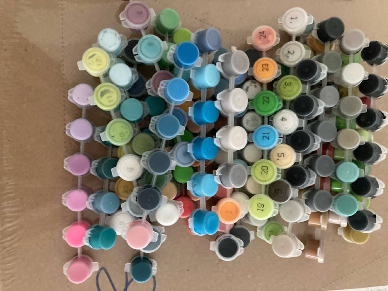 Краски от картин по номерам разных цветов и оттенков