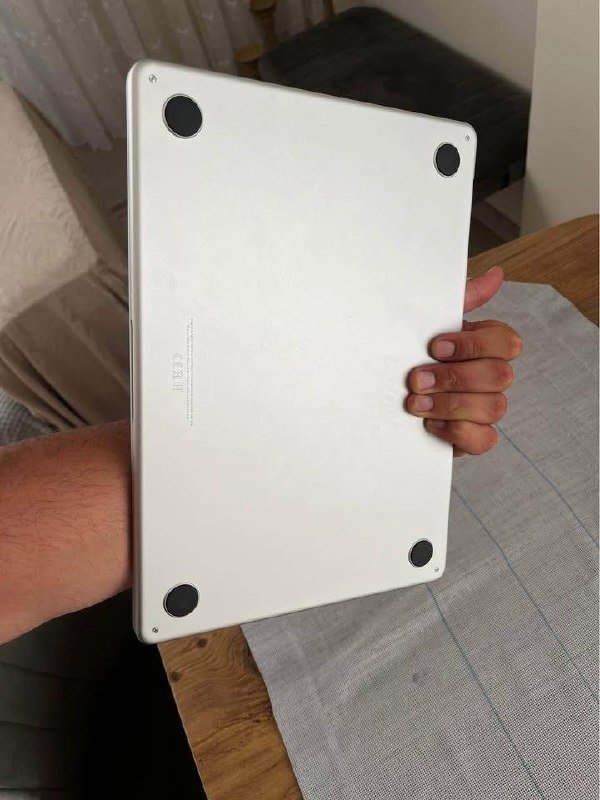 Macbook Air M2 2022 8ГБ RAM 256 SSD 2