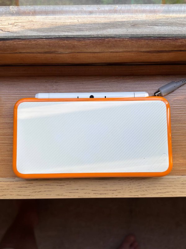 Nintendo New 2DS XL с картой 16Гб, стилус 9