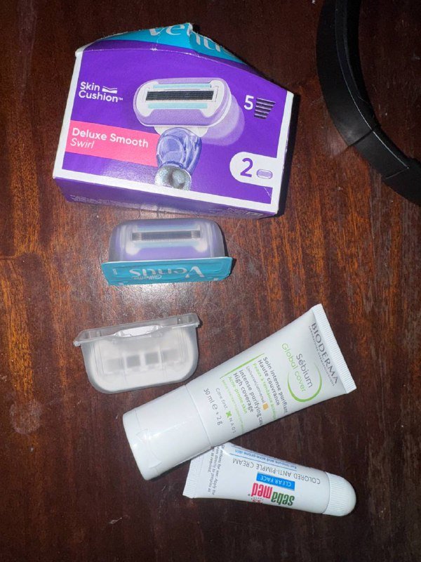 Bioderma Sebium Global Cover, Sebamed Concealer, Venus Gillette Razor Heads