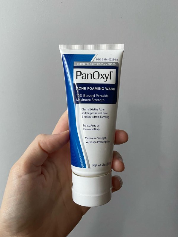 Умывалка Panoxyl, крем Kiehls, тинт Glossier, бальзам La Roche-Posay