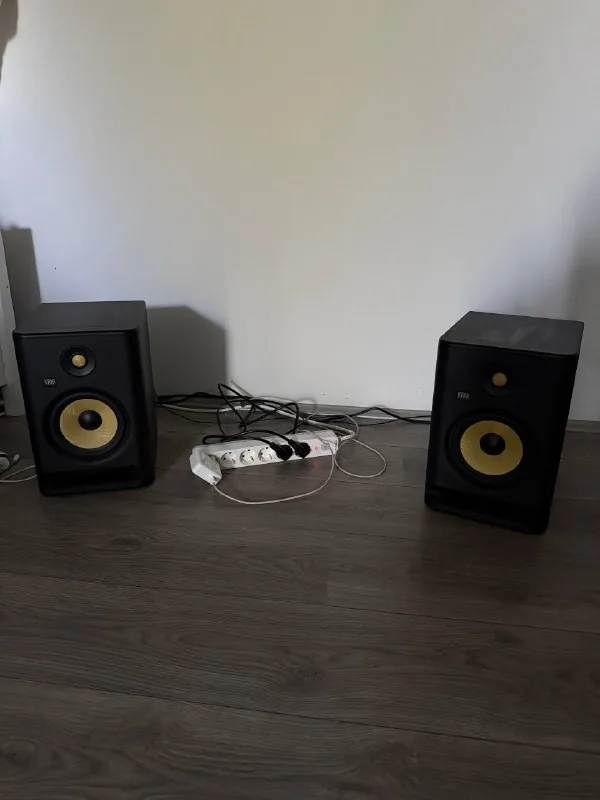 KRK Rokit 7 Studio Monitor Speakers 1