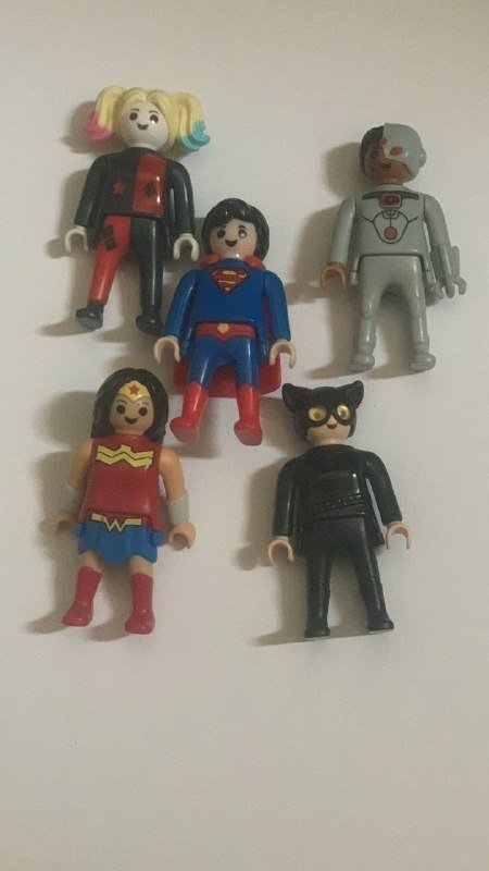 Фигурки супергероев и злодеев из DC