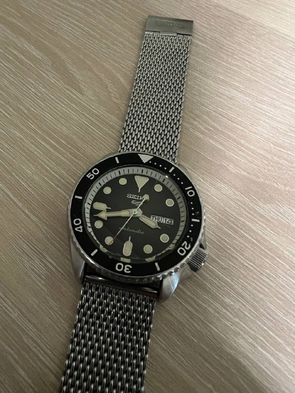 Часы Seiko с миланским браслетом
