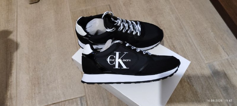 Кроссовки Calvin Klein женские 9.5
