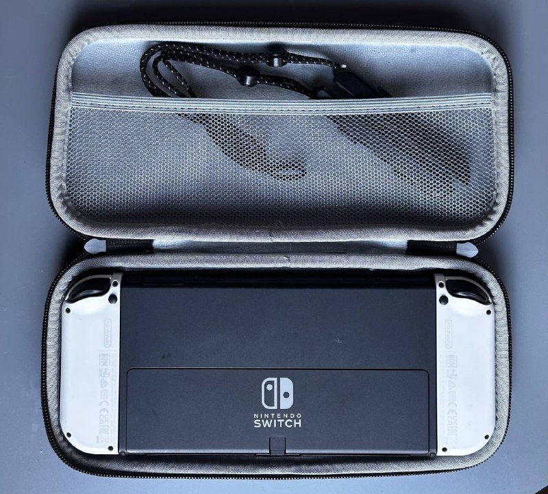 Nintendo Switch OLED White 2