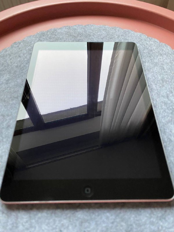 Apple iPad Air (A1475, wi-fi + симка) с трещиной на стекле