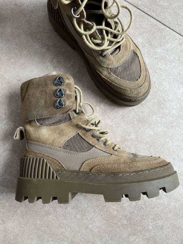 Ботики Zara из натуральной замши, размер 36 5