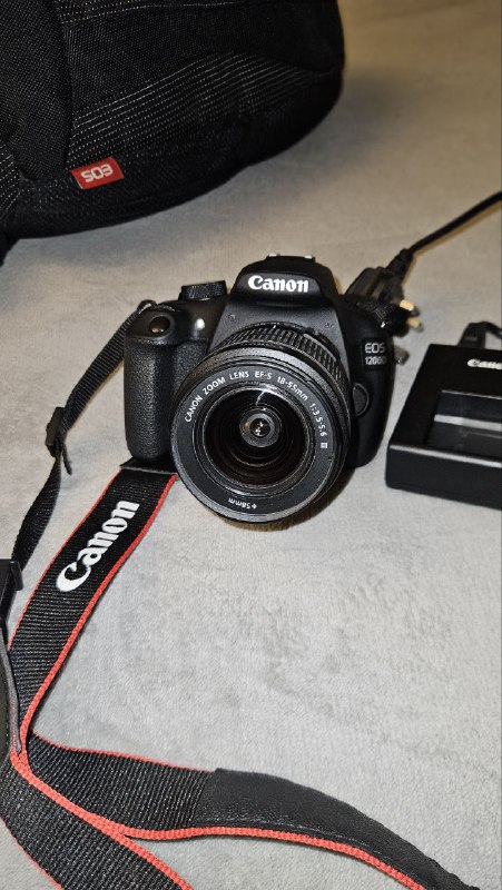Canon EOS 1200D с объективом EF-S 18-55 мм 4