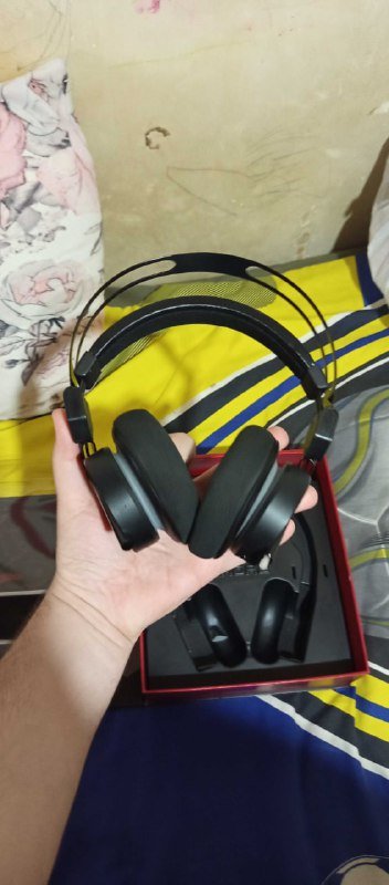 Игровая гарнитура 1MORE Spearhead VRX с красной подсветкой 4