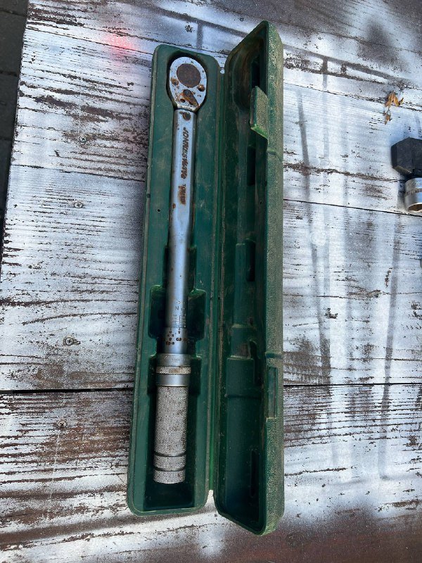 Станок, углекислородный баллон, зарядка, динамометрический ключ, набор головок с трещеткой, набор головок, вороток, набор инструментов, набор ударных головок, мультиметр клещи 4