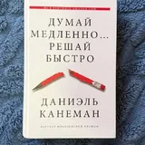 Пляжная сумка, теннисные ракетки, книги 4