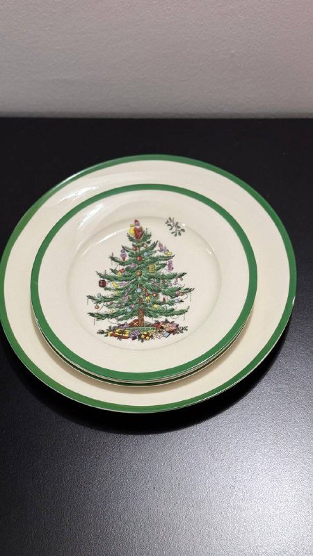4 тарелки с рождественской елкой 3