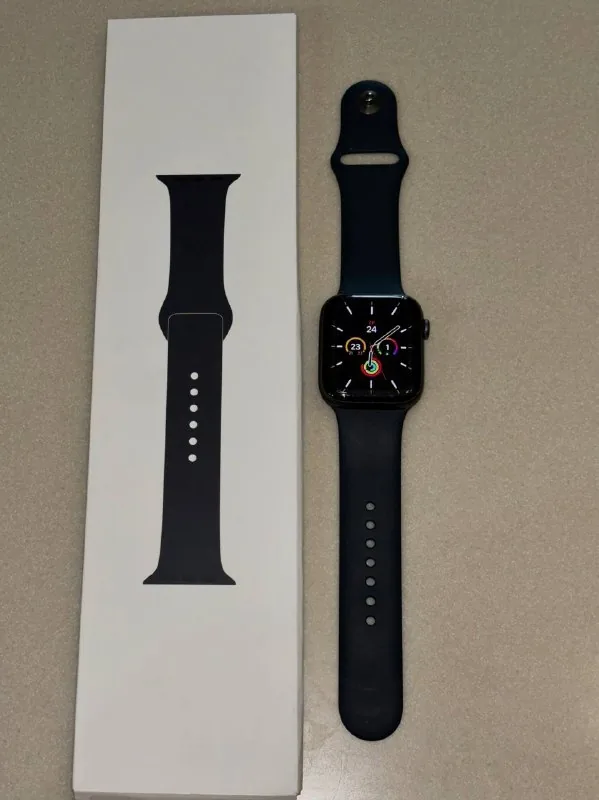 Apple Watch SE 44 мм 1