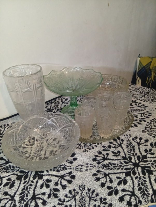 Югославский стеклянный сервиз из 2 салатниц, конфетницы, вазочки, рюмочек, селёдочницы 2