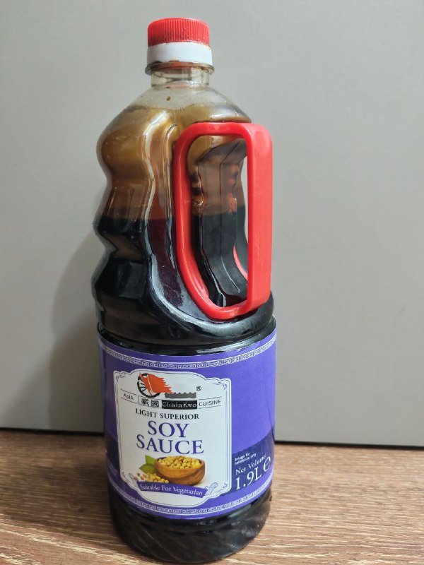 бутылка большая соевого соуса