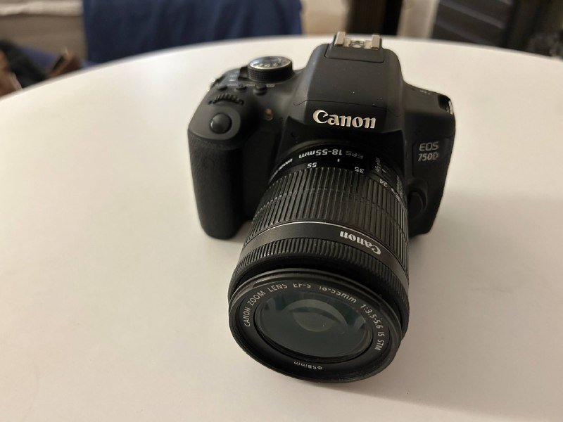 Canon 750d с объективом 18-55, зарядное устройство, карта памяти 64Гб