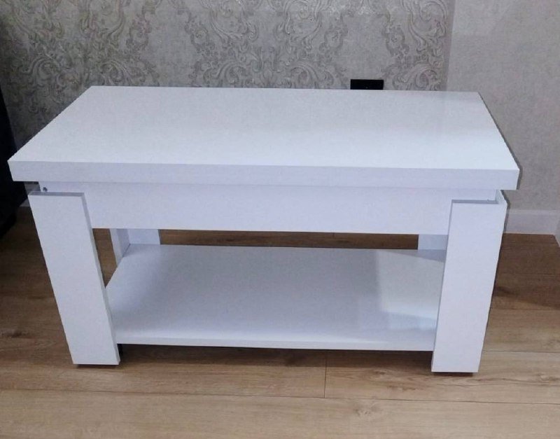 Журнальный столик на колесах