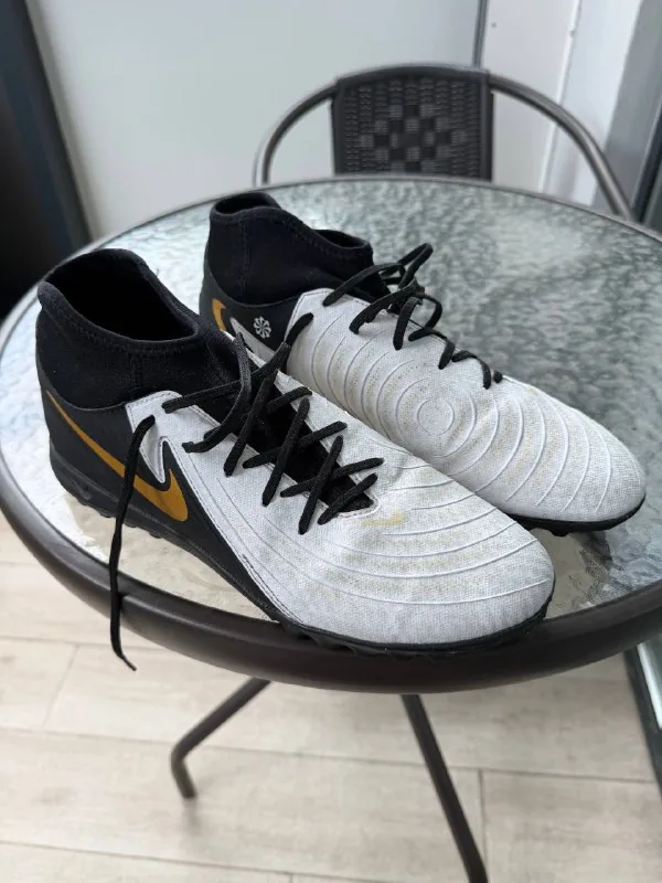 Футбольные копачки Nike Phantom Luna II 1