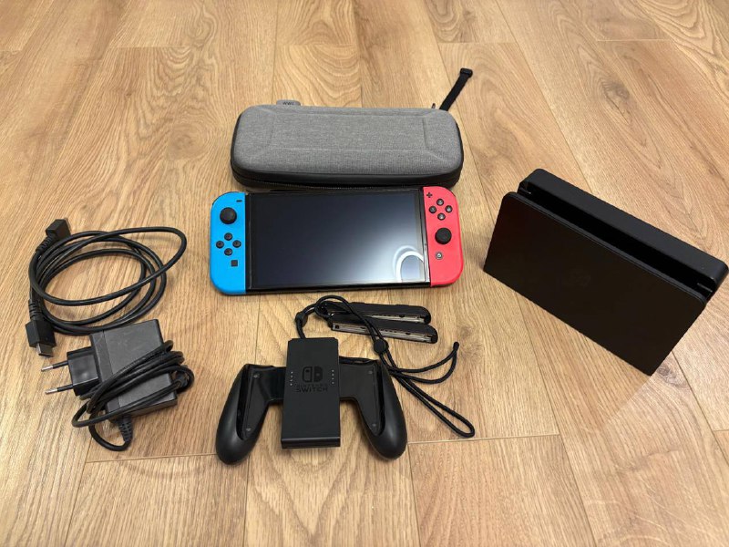 Nintendo Switch OLED с аксессуарами