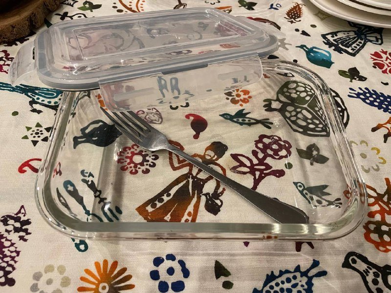 Посуды и кухонные принадлежности: чайник, кружки, тарелки, сковорода и емкости 8