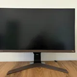 Монитор BenQ EW2880U, мышь Razer Pro Click, фонарь JYSK DANI 54, торшер JYSK 2
