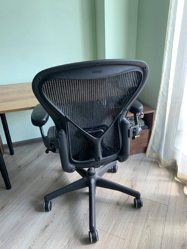Компьютерное кресло Herman Miller Aeron 2