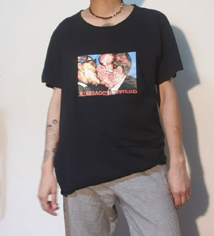 чёрная футболка с брежневым, зелёная футболка мерч pussy riot, чёрная обрезанная футболка say no to knife crime