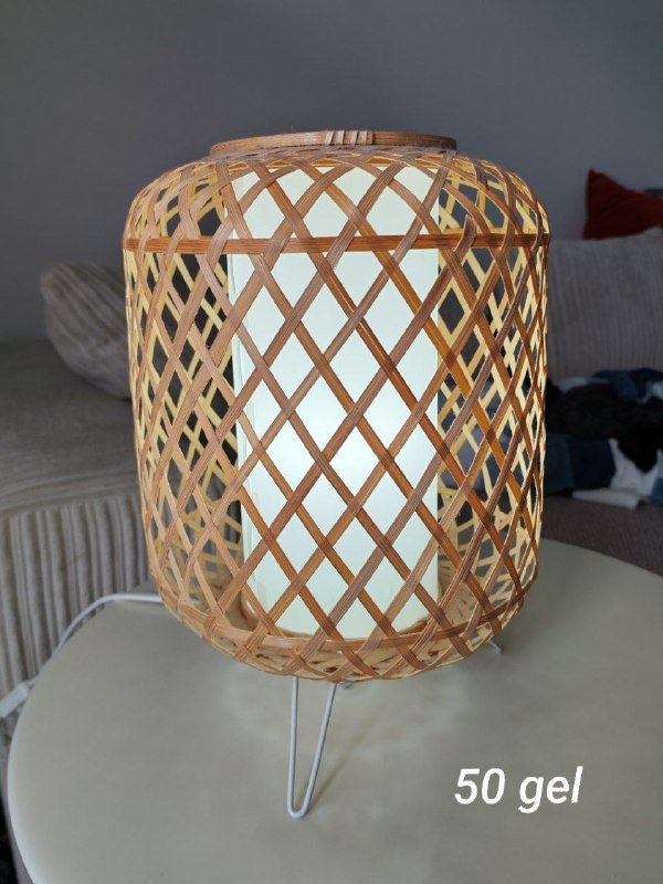 лампа икеевская, два светильника jysk, стол белый икеевский