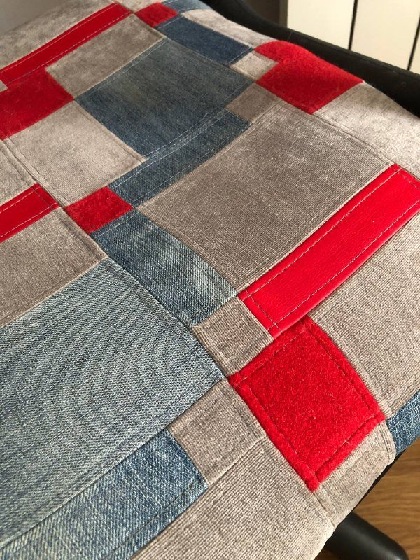 Офисный стул с пэчворком из денима и текстиля 5