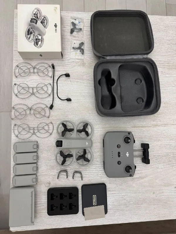 Квадрокоптер DJI Neo с расширенным комплектом 1