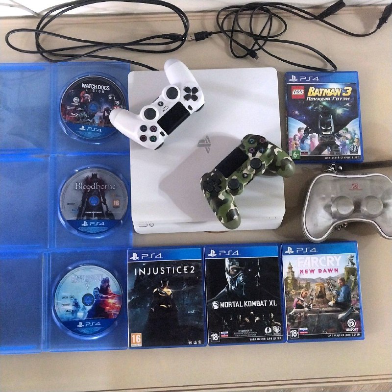 PS4 Slim 1TB, 2 геймпада, 7 игр, кейс