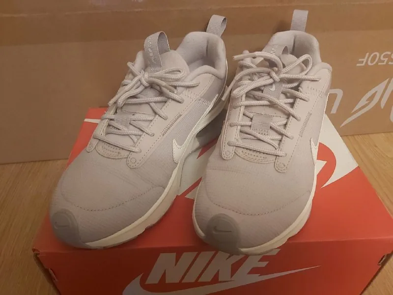 Кроссовки Nike 1