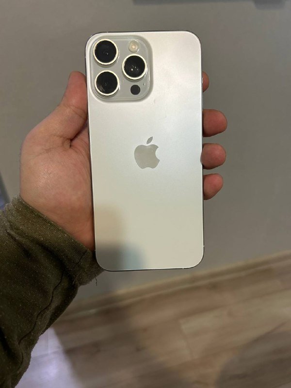 IPhone 15 Pro Max 256 GB 4