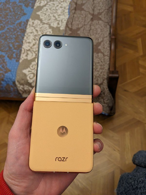 Motorola RAZR Plus 2023 раскладушка 3
