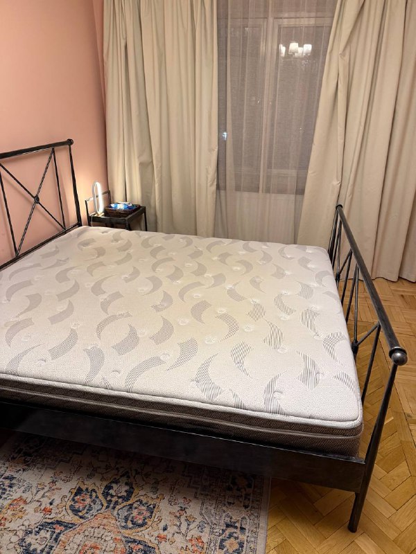 матрас из Labaratory my home, покрывало из Jysk, пледы ванильный и шоколадный