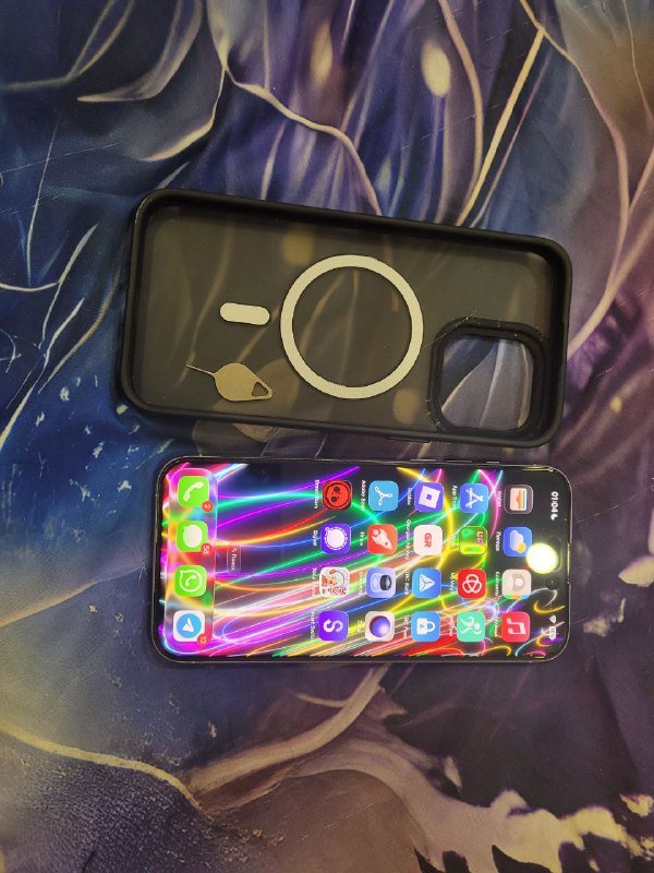 iPhone 15 pro Max 256 gb с чехлом и проводом 2