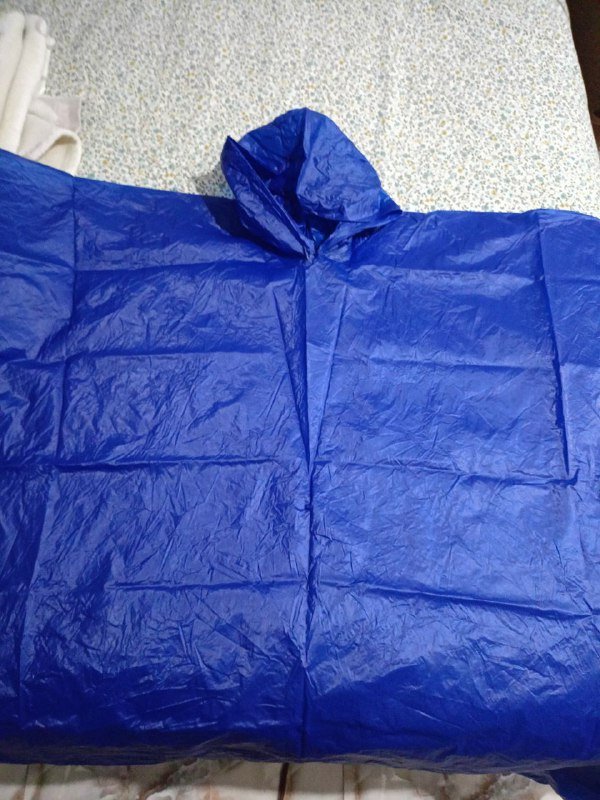 Безрукавка мужская, женские джинсы, дождевик-пончо 3