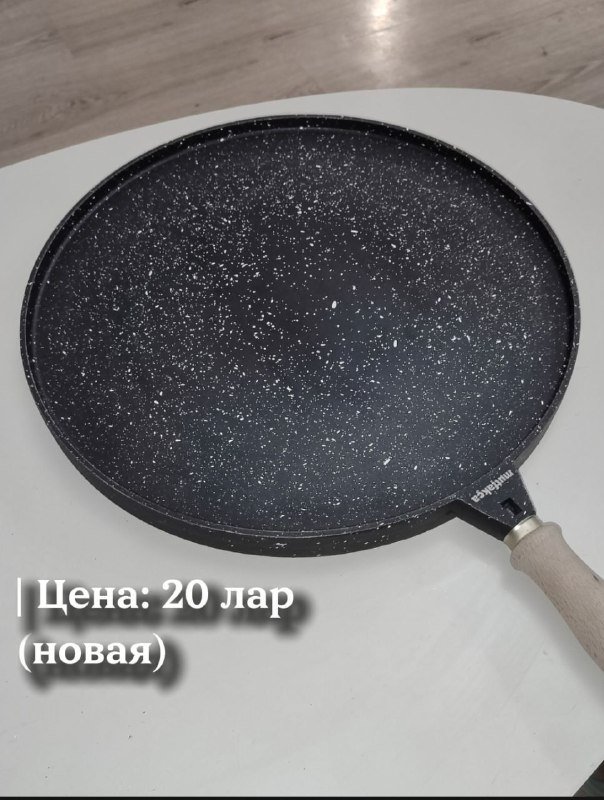 разные вещи: детские куртки, резиновые сапоги, пляжный зонт, кружки, сковорода, кожаные куртки, тапочки 5