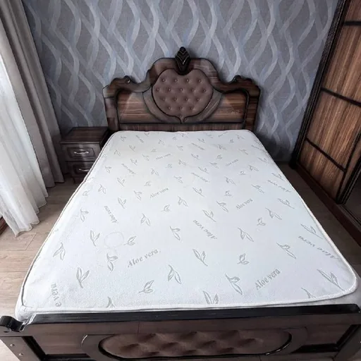 Кровать с матрасом