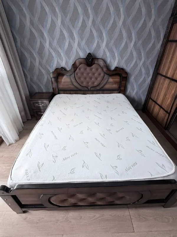 Кровать с матрасом