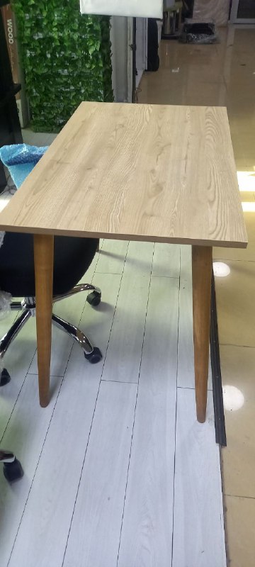 Стол рабочий с деревянными ножками 3